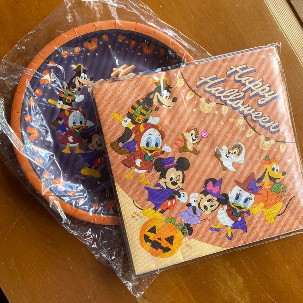 HALLOWEEN PAPER PLATES & NAPKIN